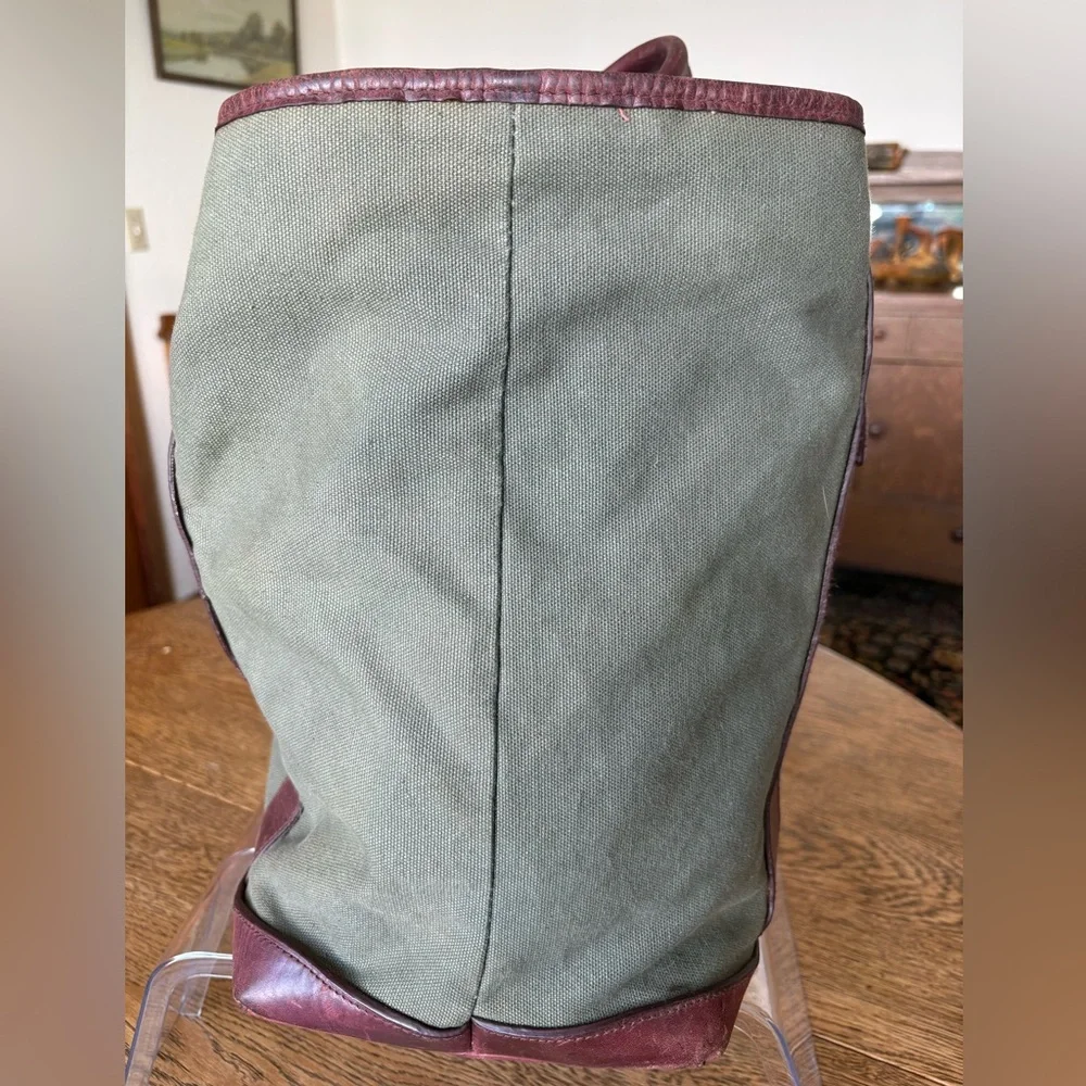 Vintage Eddie Bauer, green canvas w/leather trim handles/bottom top snap closure